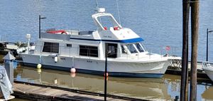 Uniflite Yacht-Home