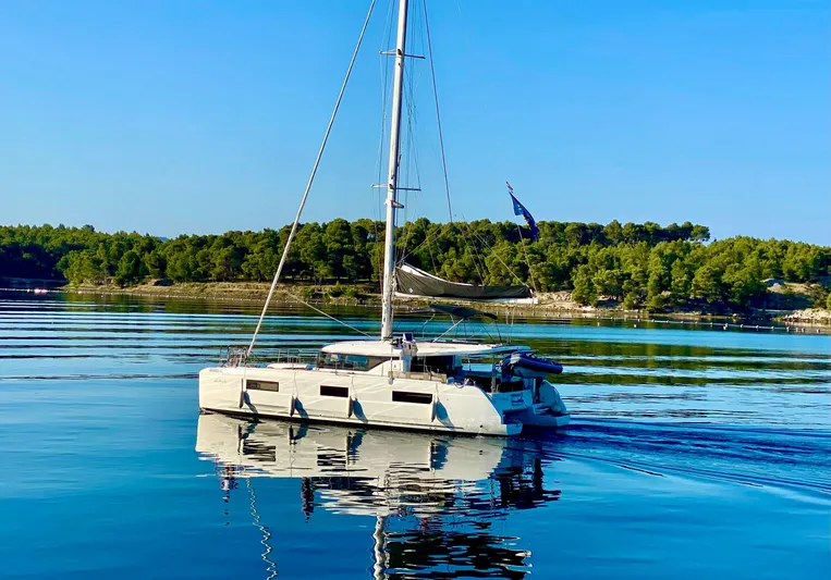 Butterfly Yacht Photos Pics 