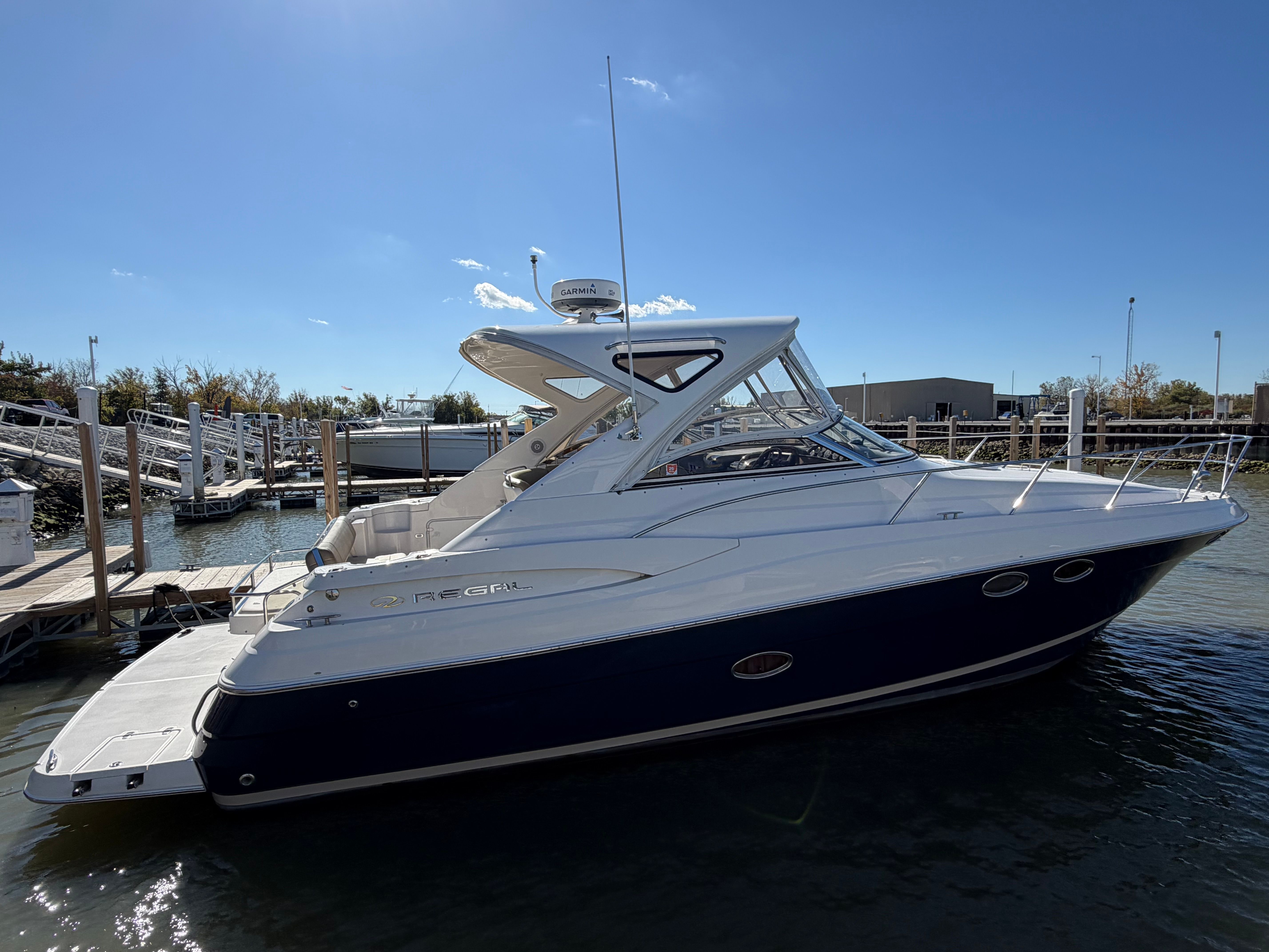 Regal 3760 Commodore