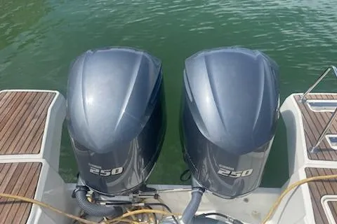  Yacht Photos Pics Twin 250 horsepower outboard motors on a 2019 Jeanneau 9.0 WA boat.