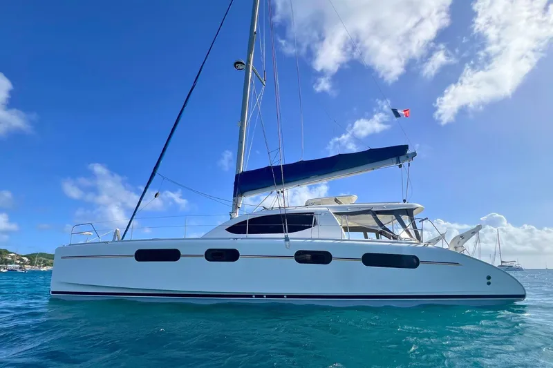 Mahi Mahi Yacht Photos Pics 2009 Leopard 46 catamaran sailing on clear blue waters under a sunny sky.