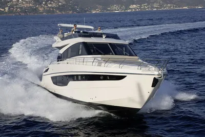 2020 Cayman Yachts F520