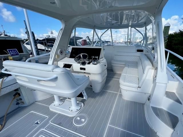 2009 Intrepid 390 Sport Yacht