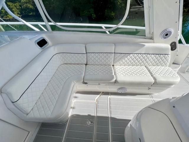 2009 Intrepid 390 Sport Yacht