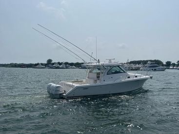 2019 39' 2'' Pursuit-OS 385 Offshore Montauk, NY, US
