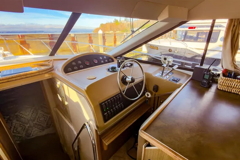 Daybreak Yacht Photos Pics 2002 Bayliner 3988 Command Bridge Motoryacht helm with steering wheel and control panel.