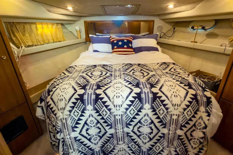 Daybreak Yacht Photos Pics Cozy bedroom in 2002 Bayliner 3988 Command Bridge Motoryacht with patterned bedding.