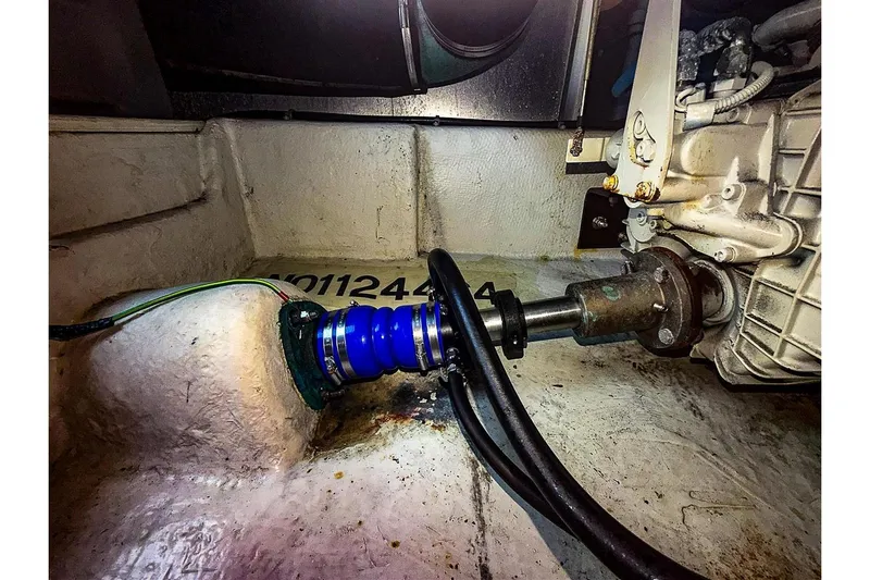 Daybreak Yacht Photos Pics BRAND NEW TIDES DRIPPLESS SHAFT SEALS!