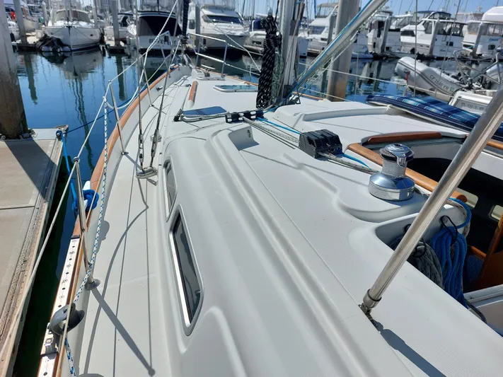 Wind & Wine Yacht Photos Pics Beneteau Oceanis 42CC sailboat deck, 2002 model, docked in marina.