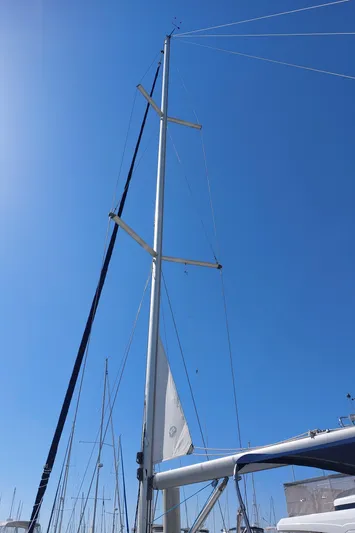 Wind & Wine Yacht Photos Pics Mast of 2002 Beneteau Oceanis 42CC sailboat against clear blue sky.