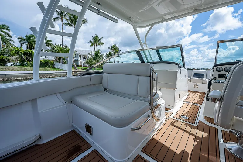  Yacht Photos Pics 2018 Boston Whaler 270 Vantage interior with seating, teak flooring, and clear skies.