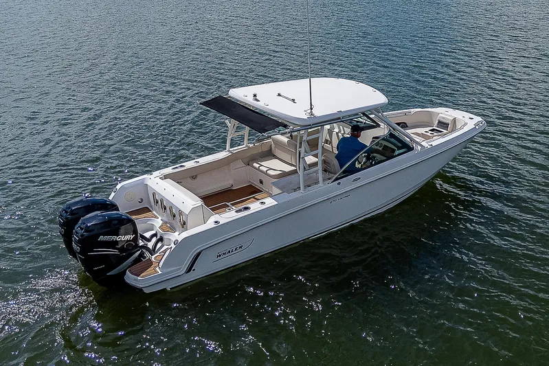  Yacht Photos Pics 2018 Boston Whaler 270 Vantage boat on water, featuring dual Mercury engines.