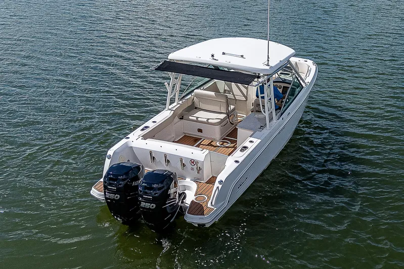  Yacht Photos Pics 2018 Boston Whaler 270 Vantage boat on water, featuring dual engines.