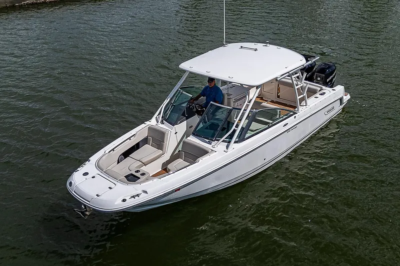  Yacht Photos Pics 2018 Boston Whaler 270 Vantage boat on water, featuring sleek design and spacious seating.