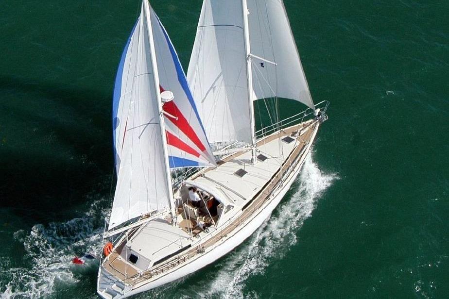 Amel Super Maramu 2000