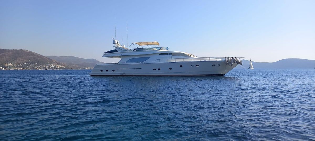 2001 Ferretti Yachts 82 
