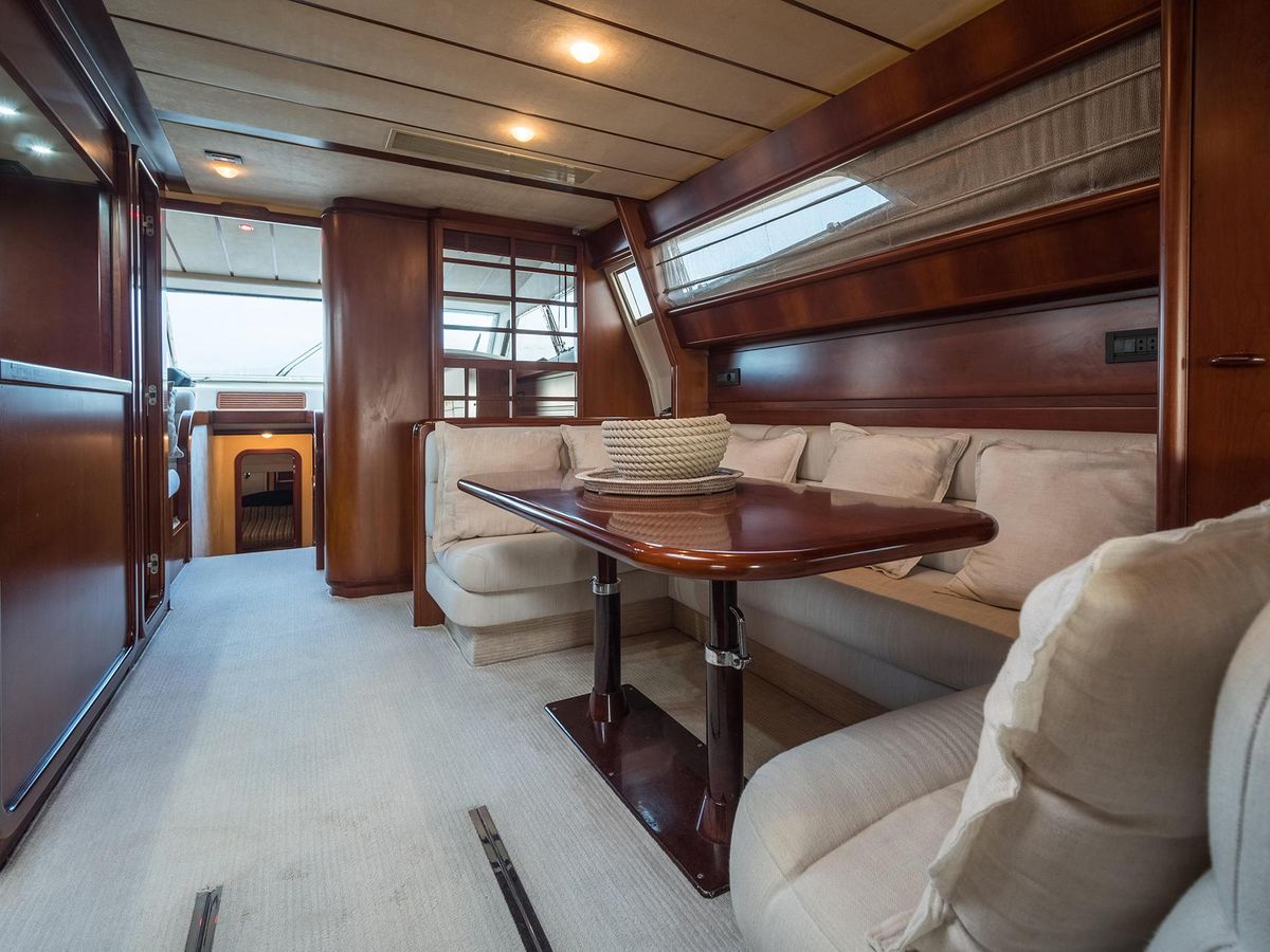2001 Ferretti Yachts 82 