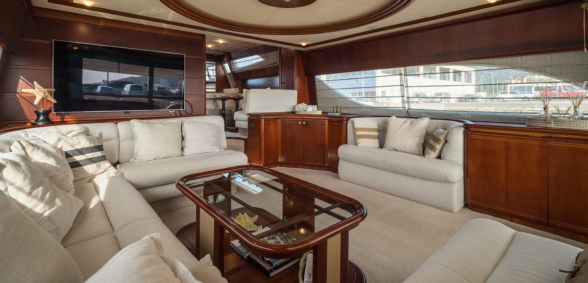 2001 Ferretti Yachts 82 