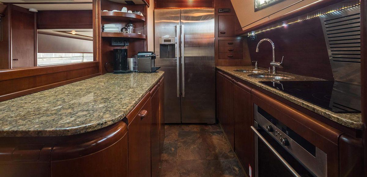2001 Ferretti Yachts 82 