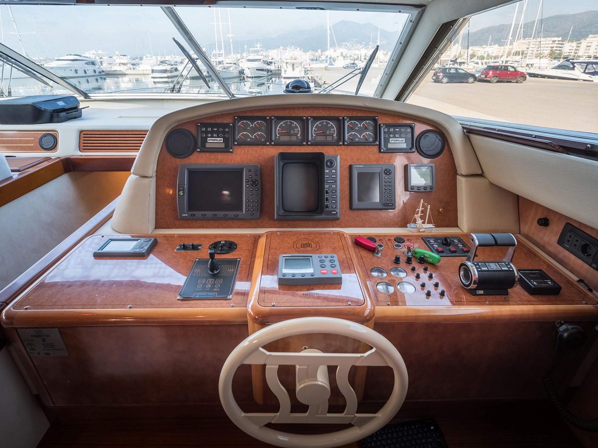 2001 Ferretti Yachts 82 