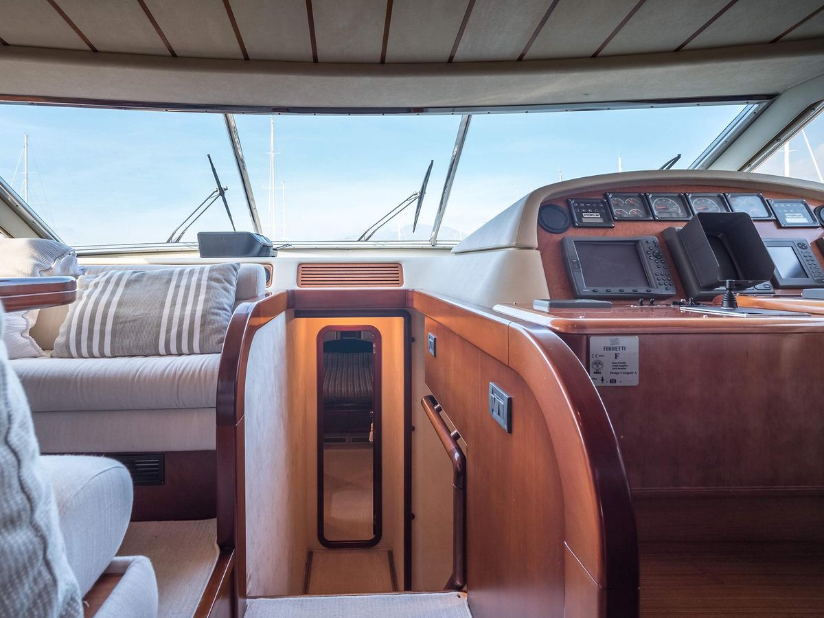 2001 Ferretti Yachts 82 
