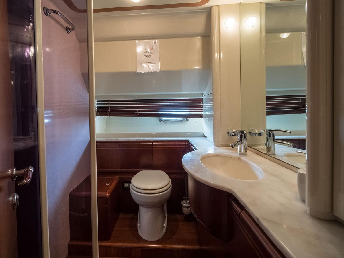 2001 Ferretti Yachts 82 