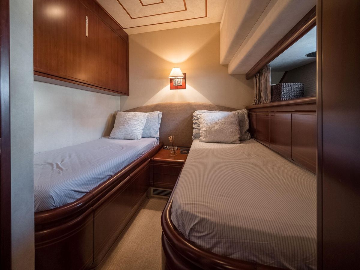2001 Ferretti Yachts 82 