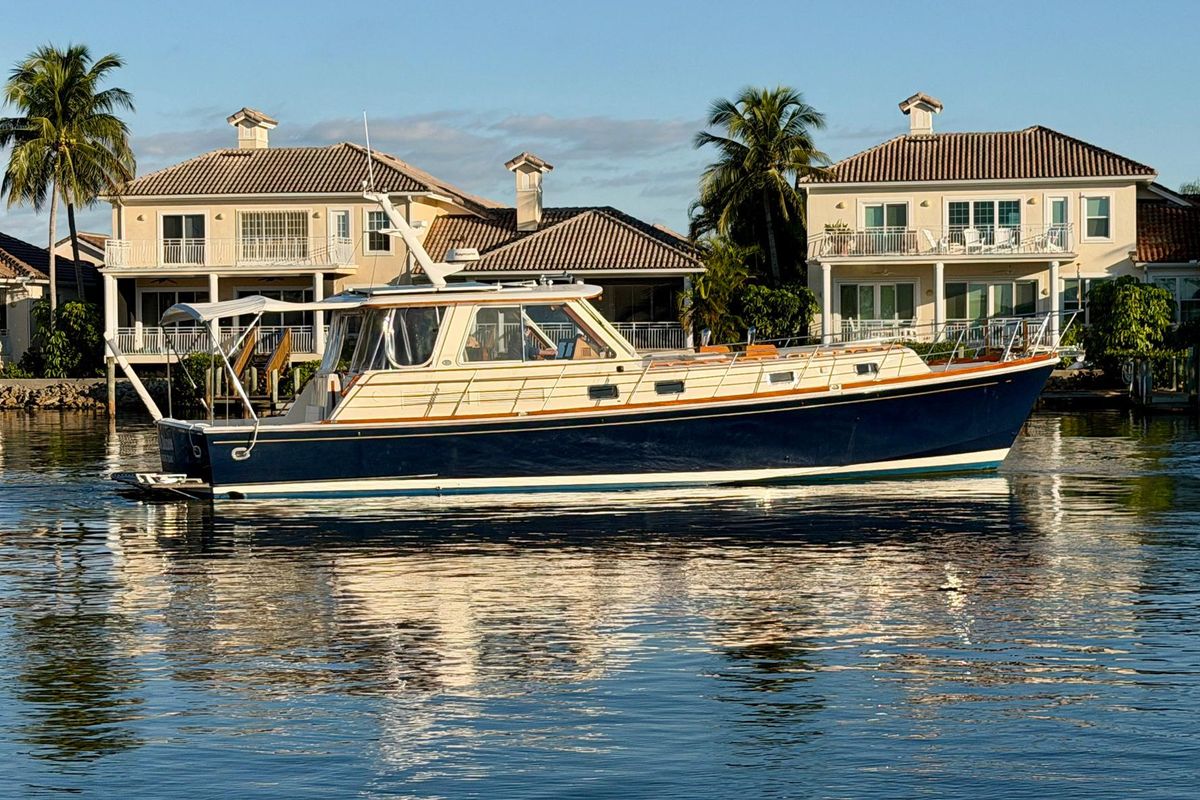 2001 Grand Banks 49 