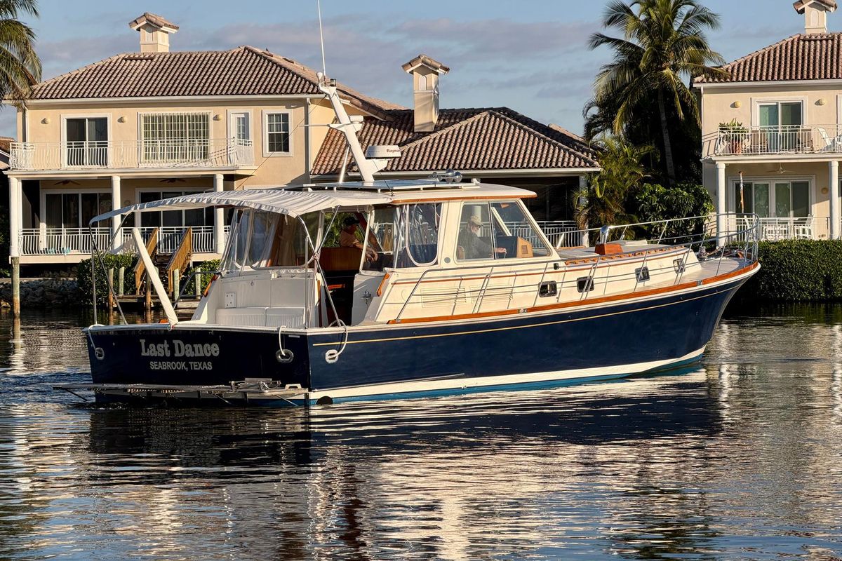 2001 Grand Banks 49 