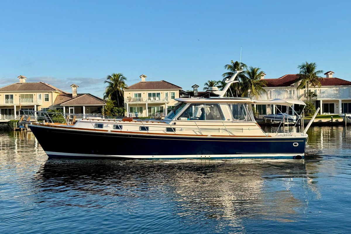 2001 Grand Banks 49 