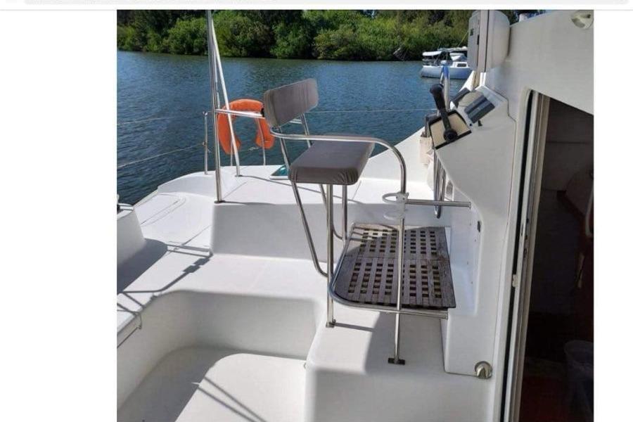 2006 Lagoon 410-S2 yacht deck with seating and water view.