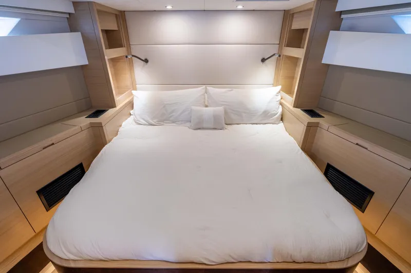 Grit Yacht Photos Pics Luxurious bedroom interior of 2025 Steeler Bronson 67 Beachclub yacht.