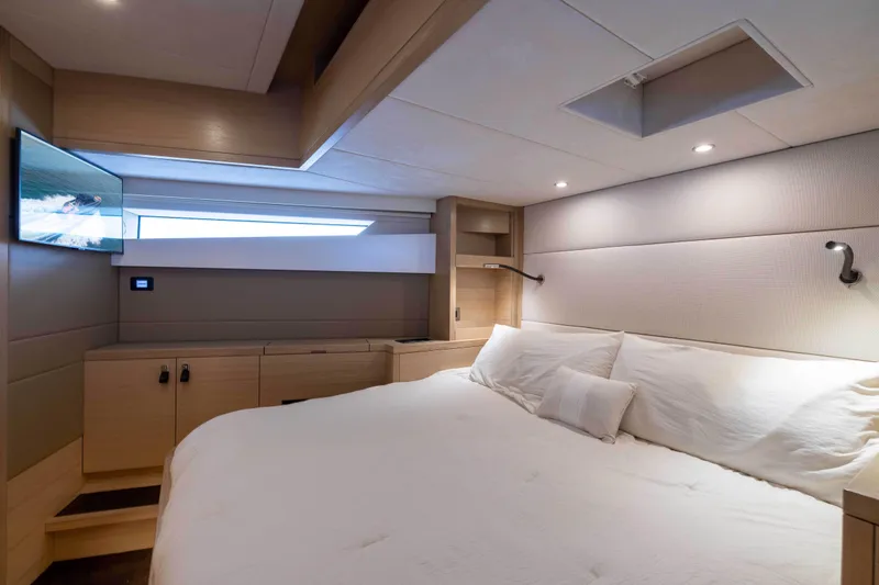 Grit Yacht Photos Pics Luxurious bedroom interior of 2025 Steeler Bronson 67 Beachclub yacht with modern amenities.