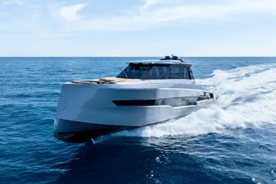 Steeler Bronson 67 Beachclub