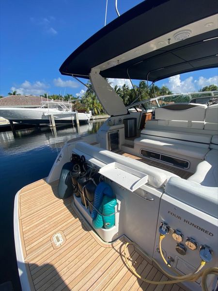 1998 Trojan 400 Express Yacht