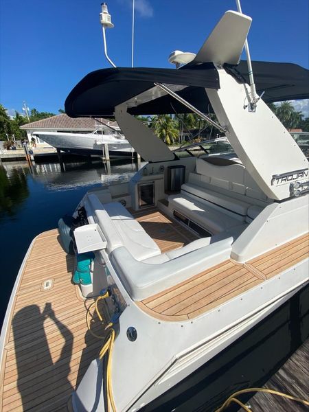 1998 Trojan 400 Express Yacht