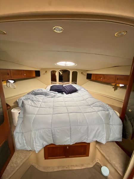 1998 Trojan 400 Express Yacht