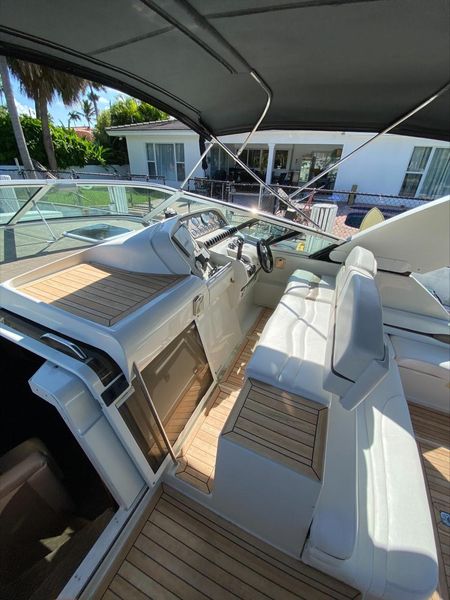 1998 Trojan 400 Express Yacht