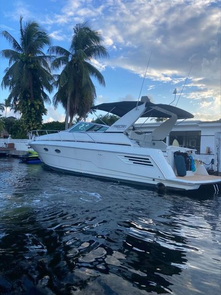 1998 Trojan 400 Express Yacht