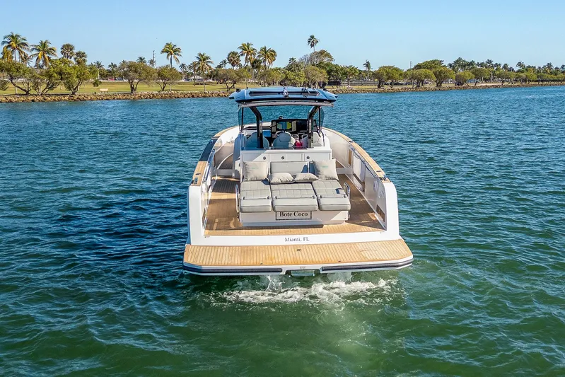 Bote Coco Yacht Photos Pics 