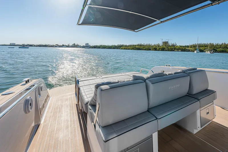 Bote Coco Yacht Photos Pics 2023 Pardo Yachts P38 luxury deck with seating, overlooking serene waters.