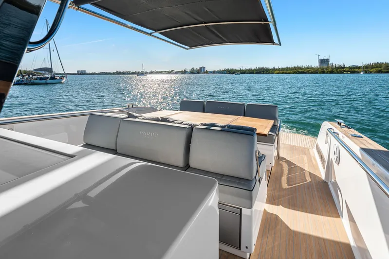 Bote Coco Yacht Photos Pics 2023 Pardo Yachts P38 luxury deck with seating, overlooking serene waters and clear blue sky.