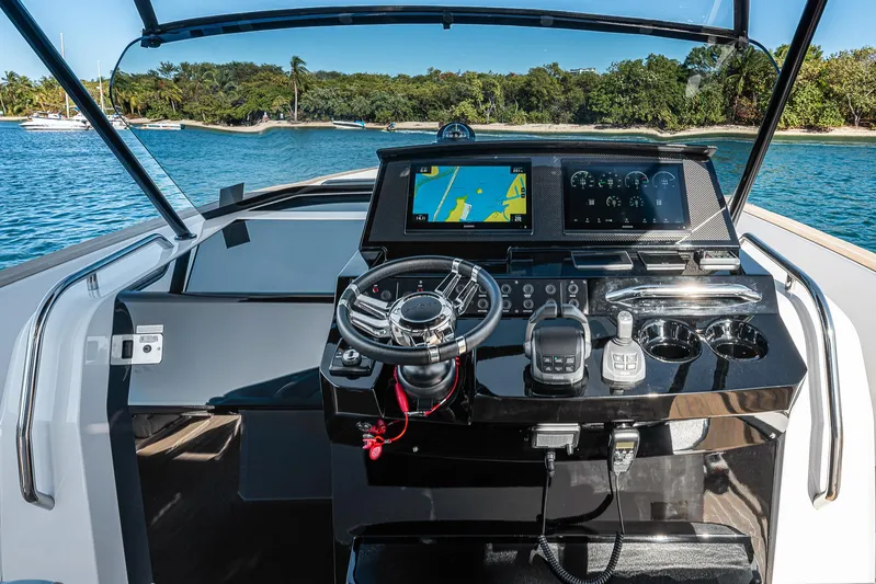 Bote Coco Yacht Photos Pics 