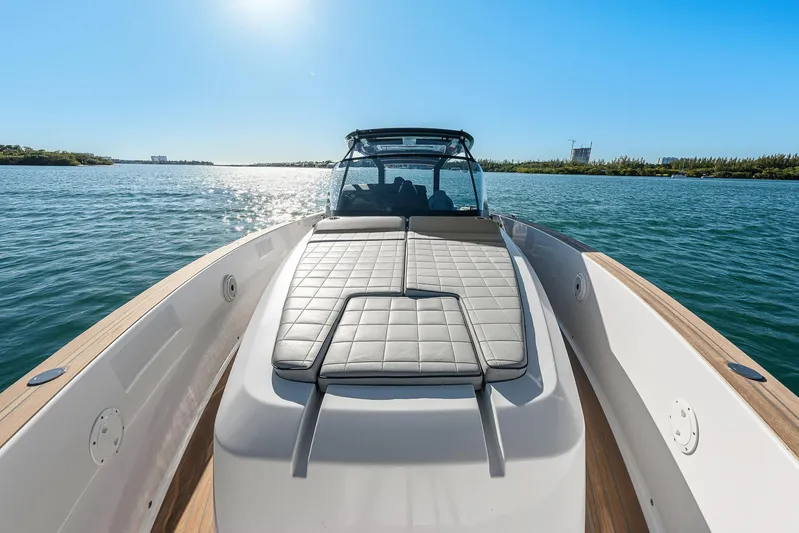 Bote Coco Yacht Photos Pics 