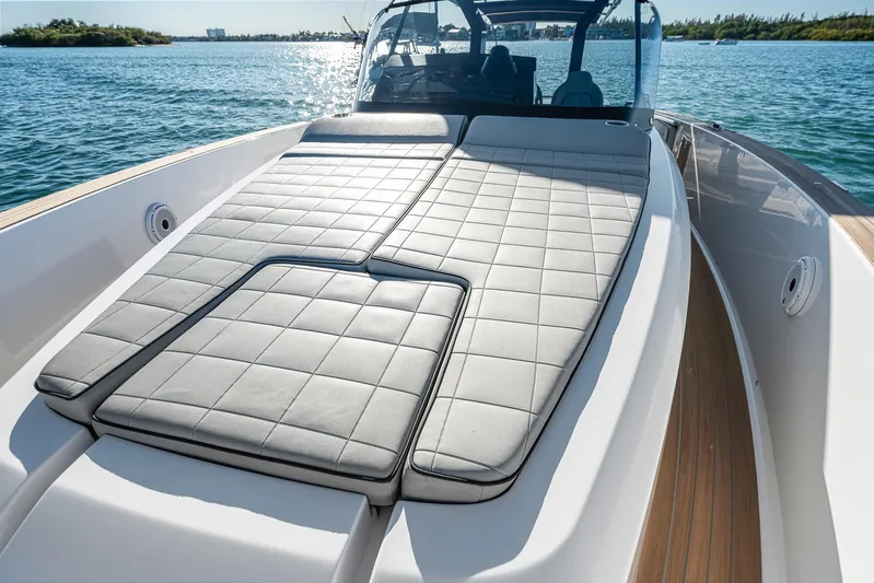 Bote Coco Yacht Photos Pics 