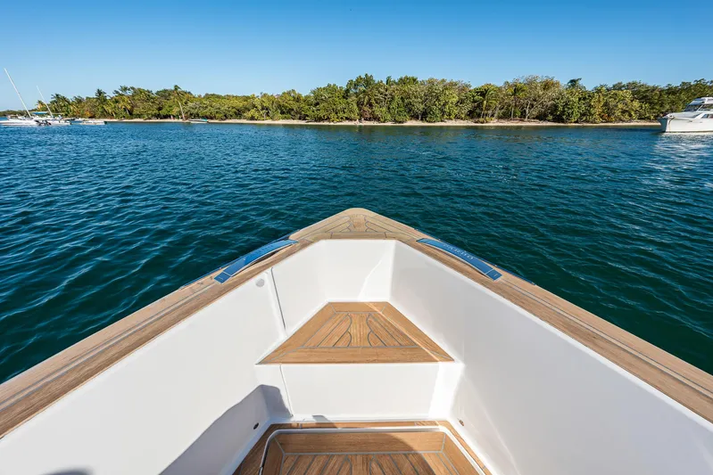 Bote Coco Yacht Photos Pics 