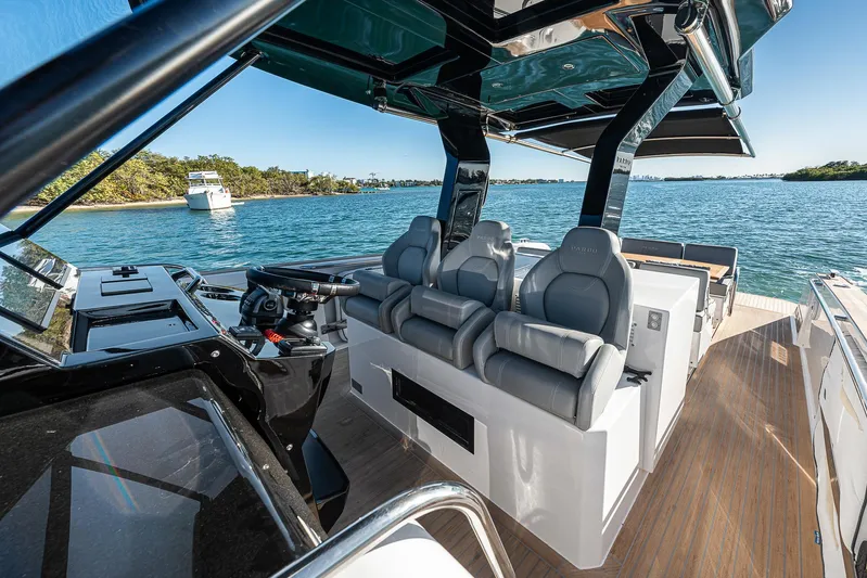 Bote Coco Yacht Photos Pics 