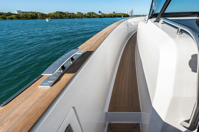 Bote Coco Yacht Photos Pics 