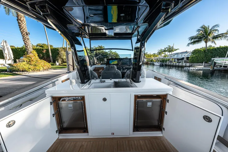 Bote Coco Yacht Photos Pics 