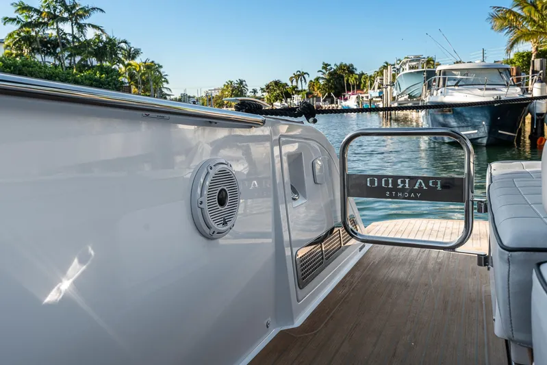 Bote Coco Yacht Photos Pics 